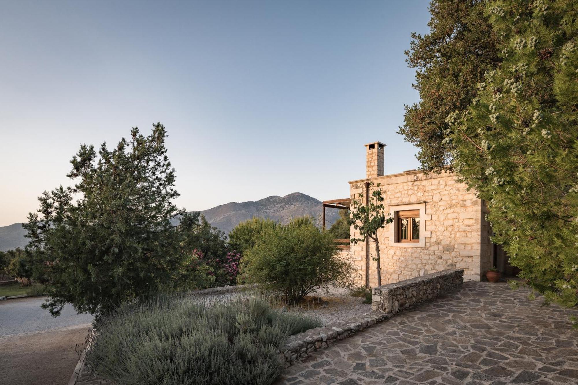 Koules Estate, With Private Pools & Bbq - Embracing Nature, By Thinkvilla Argouli Номер фото