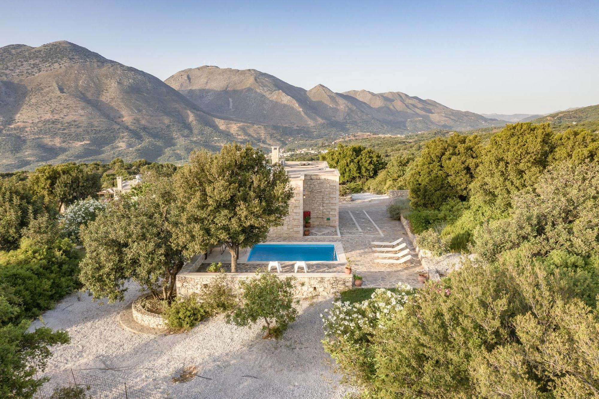 Koules Estate, With Private Pools & Bbq - Embracing Nature, By Thinkvilla Argouli Номер фото